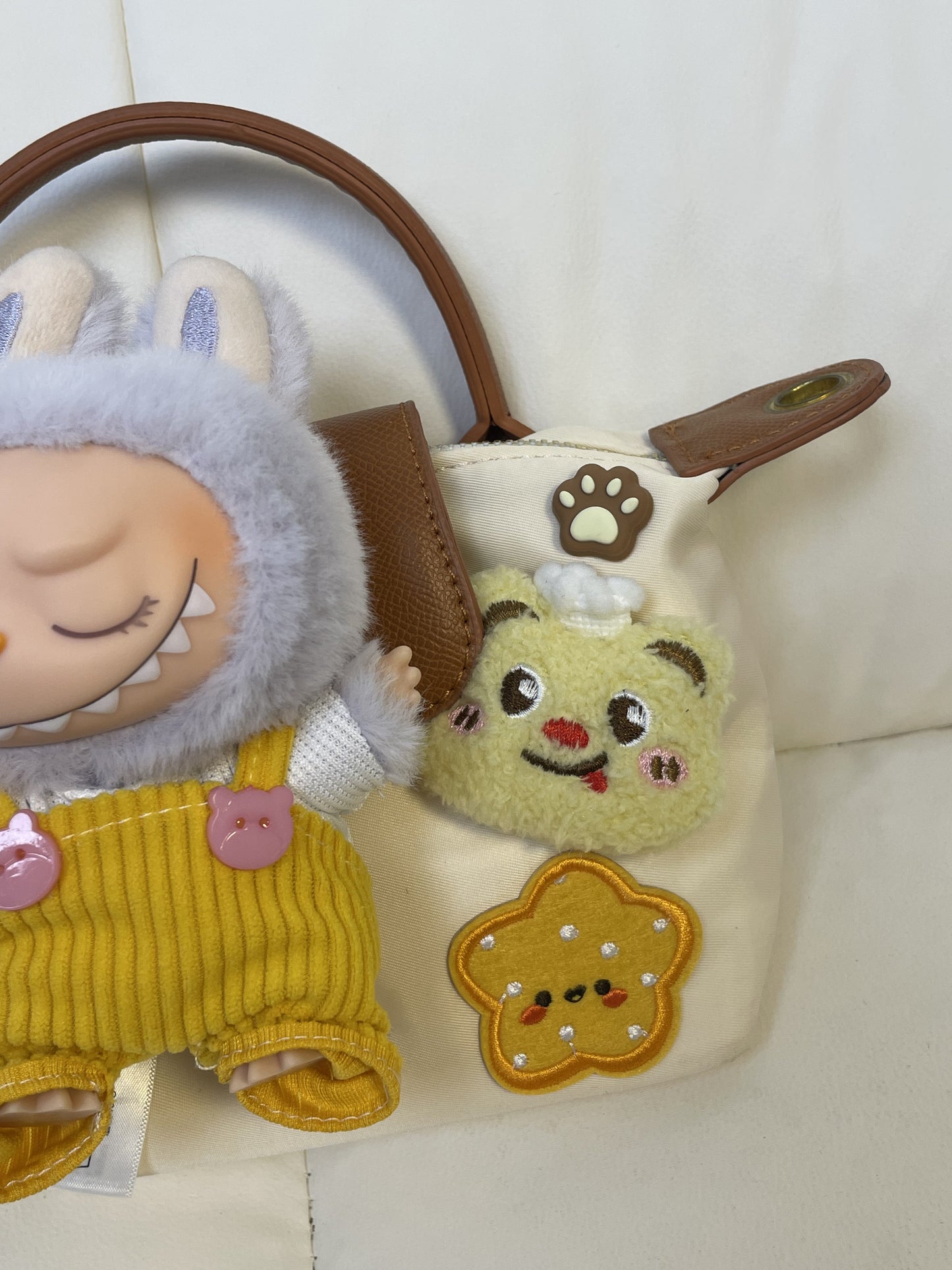 JoJo Be the center of attention with this super cute toy bag!