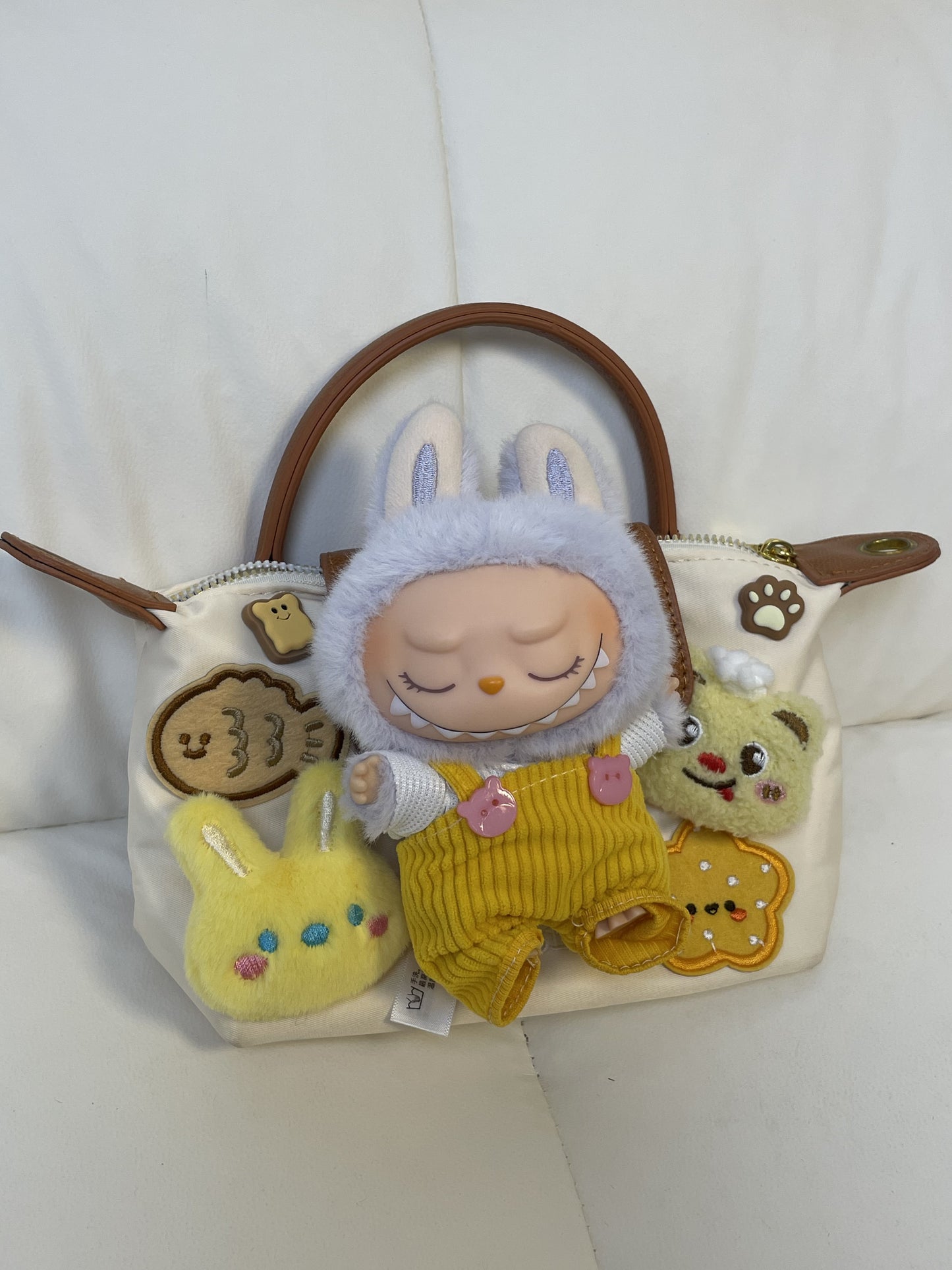 JoJo Be the center of attention with this super cute toy bag!